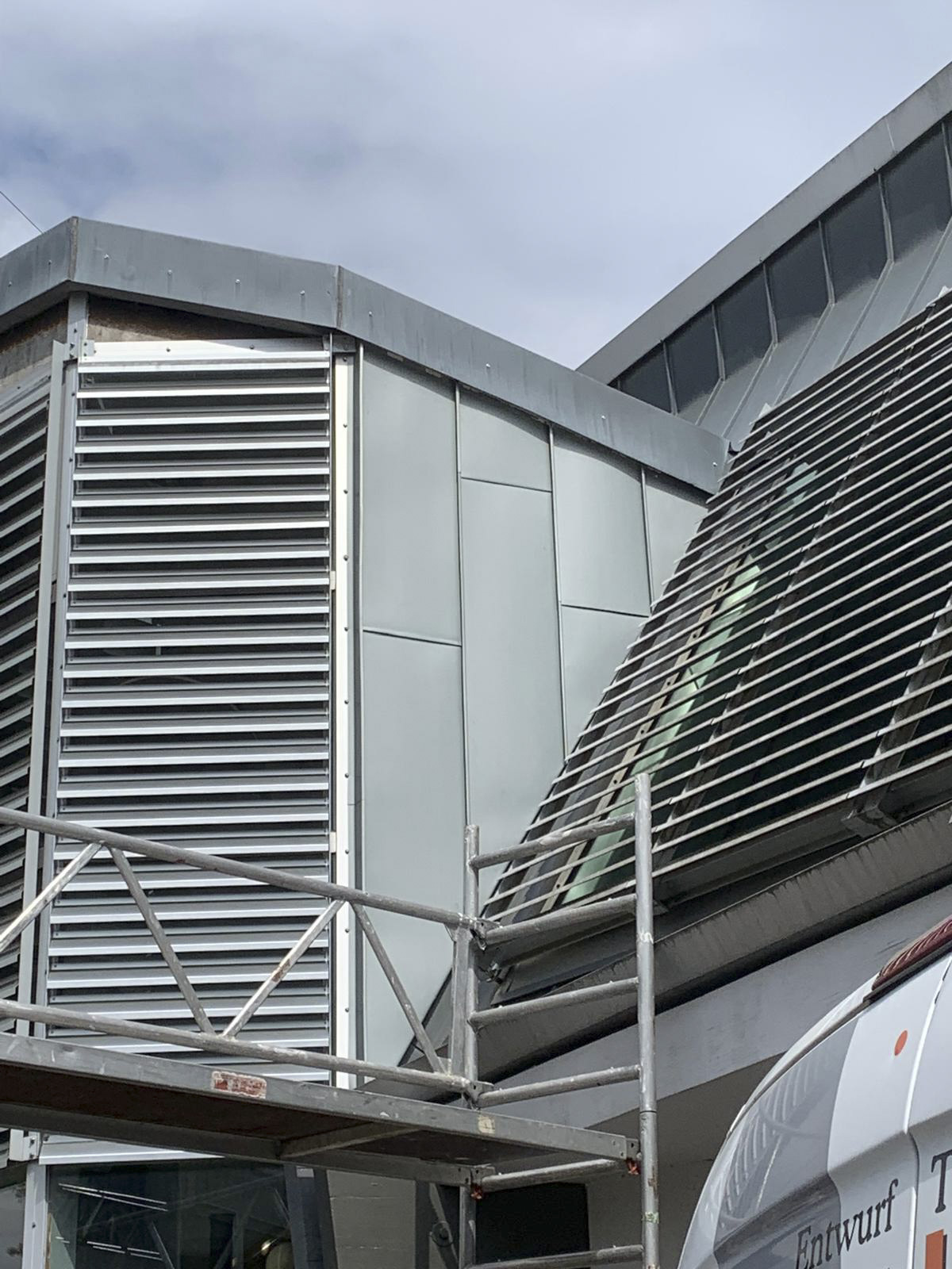 Arbeiten an einer Fassade am Haus