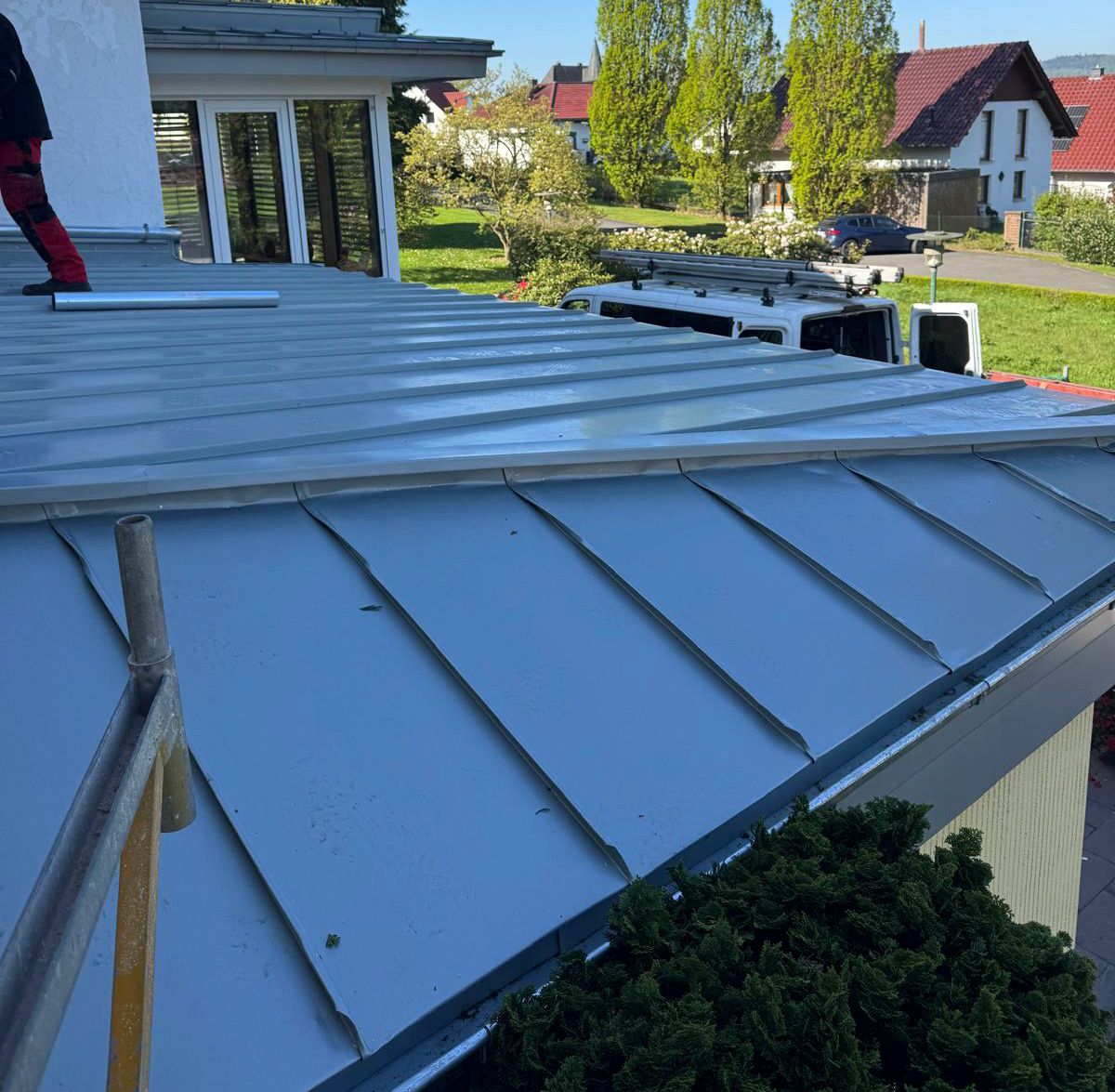 Arbeiten an einer Fassade am Haus