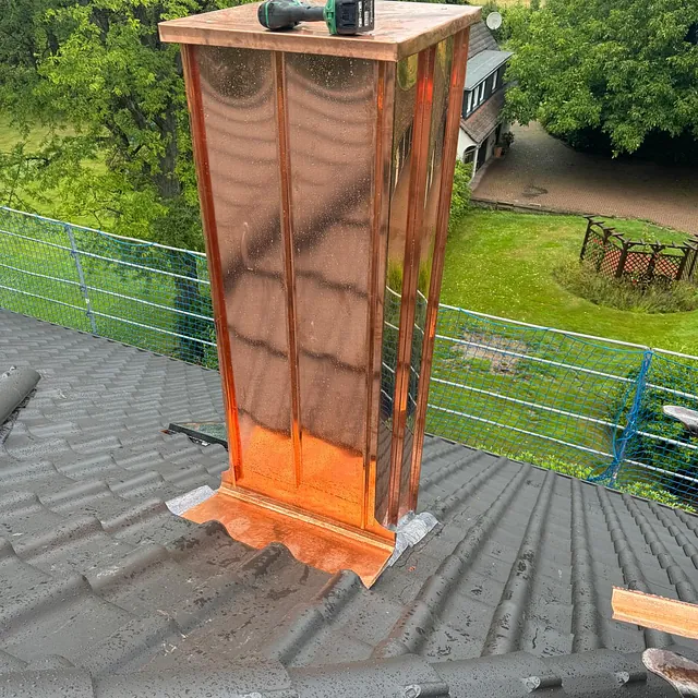 Glänzender Schornstein